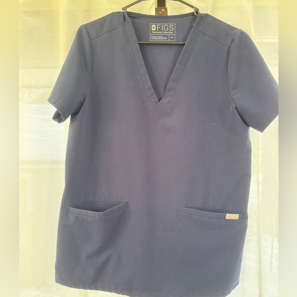 Figs scrub top